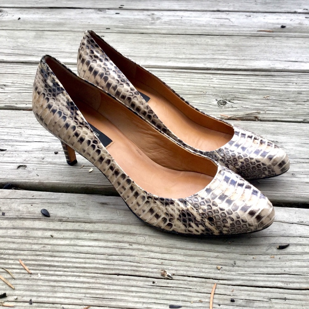 Ann Taylor Snakeskin Heel size 6M leather sole
